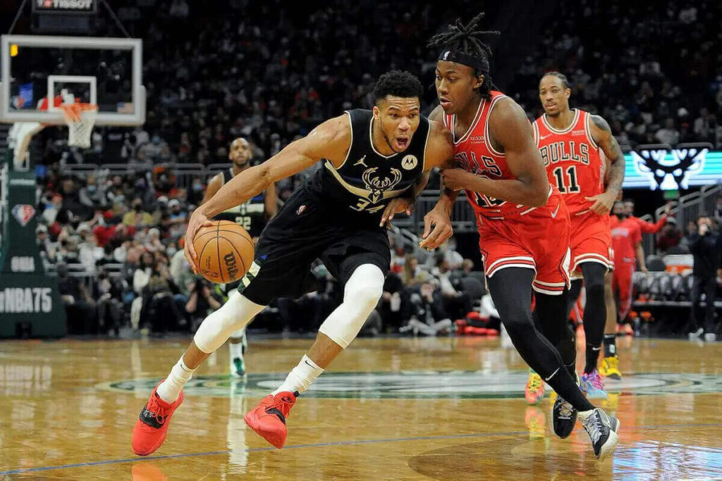 Bucks Giannis AntetokounmpoVs The Bulls